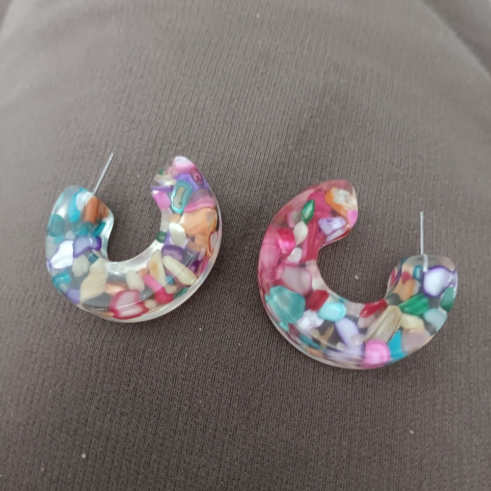 CONFETTI CHUNKY RESIN HOOPS, NWOT